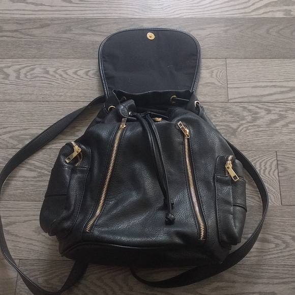 Beautiful bag by forever 21🌸❤️🍀 - Picture 8 of 12